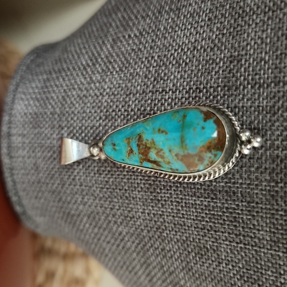 Gorgeous Native American Navajo Turquoise and Sterling Pendant 💙 - Picture 4 of 10